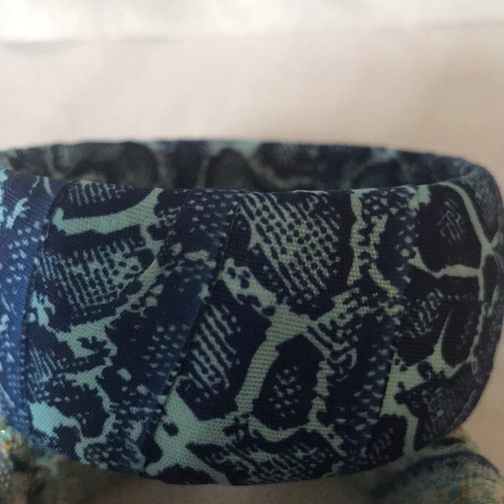Bracelets - Picture 3 of 5